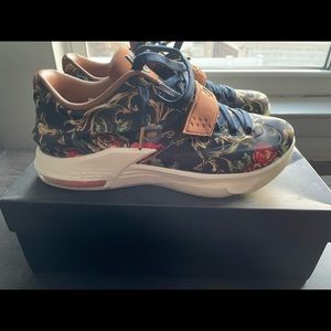 Nike KD 7 Size 10 Floral